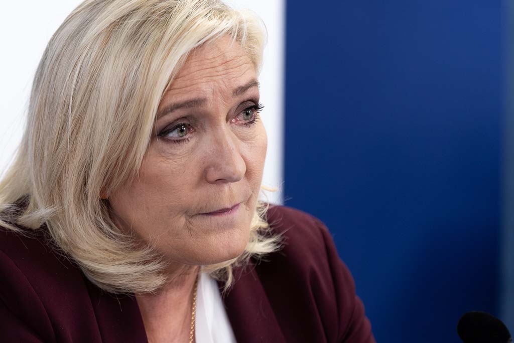 «L’ultra violence devient un phénomène banal, le laxisme doit laisser la place à la fermeté» lance Marine Le Pen