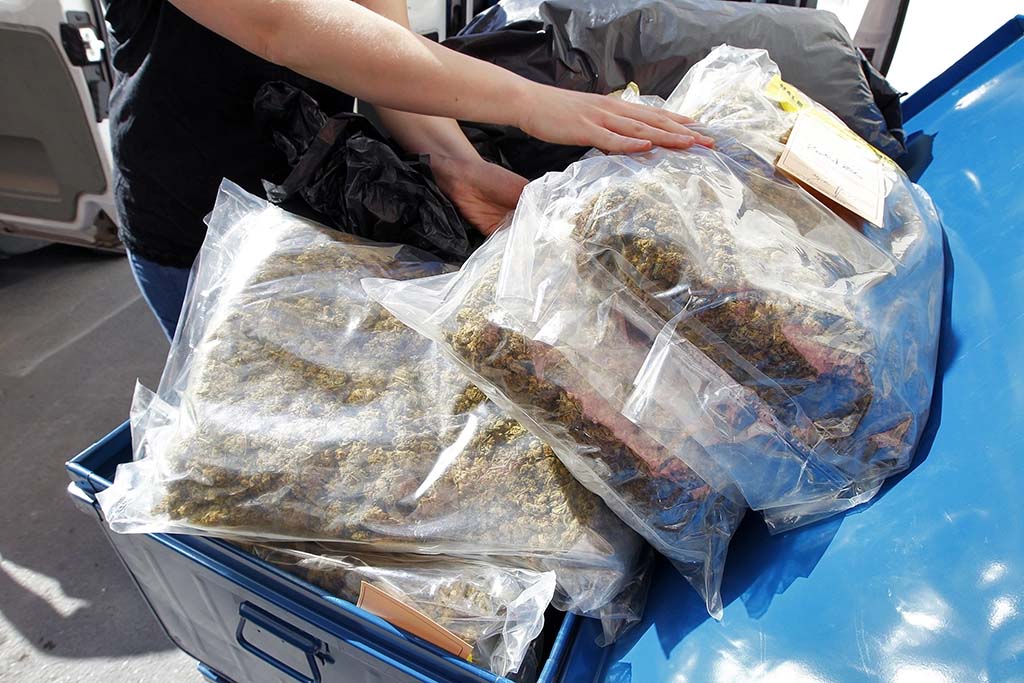 Perpignan : Près de 200 kg de cannabis saisis après un refus d'obtempérer au péage du Boulou