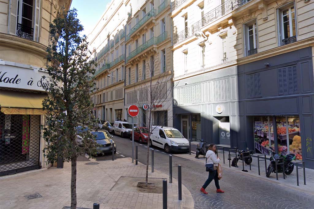 Marseille : Un habitant frappé à mort par un sans abri qui dormait sur son palier