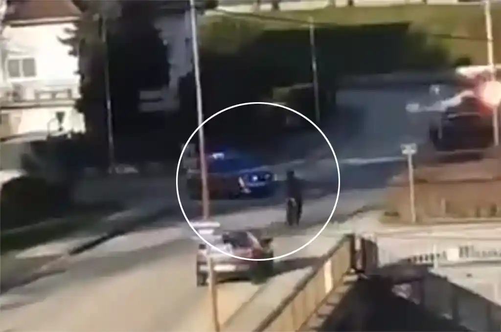Pontarlier : Un homme à moto se livrant à du rodéo percute une voiture de police